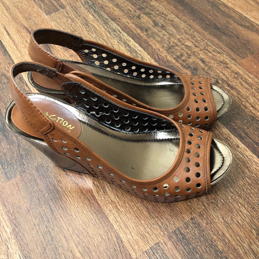 Kenneth Cole Reaction wedges size 8